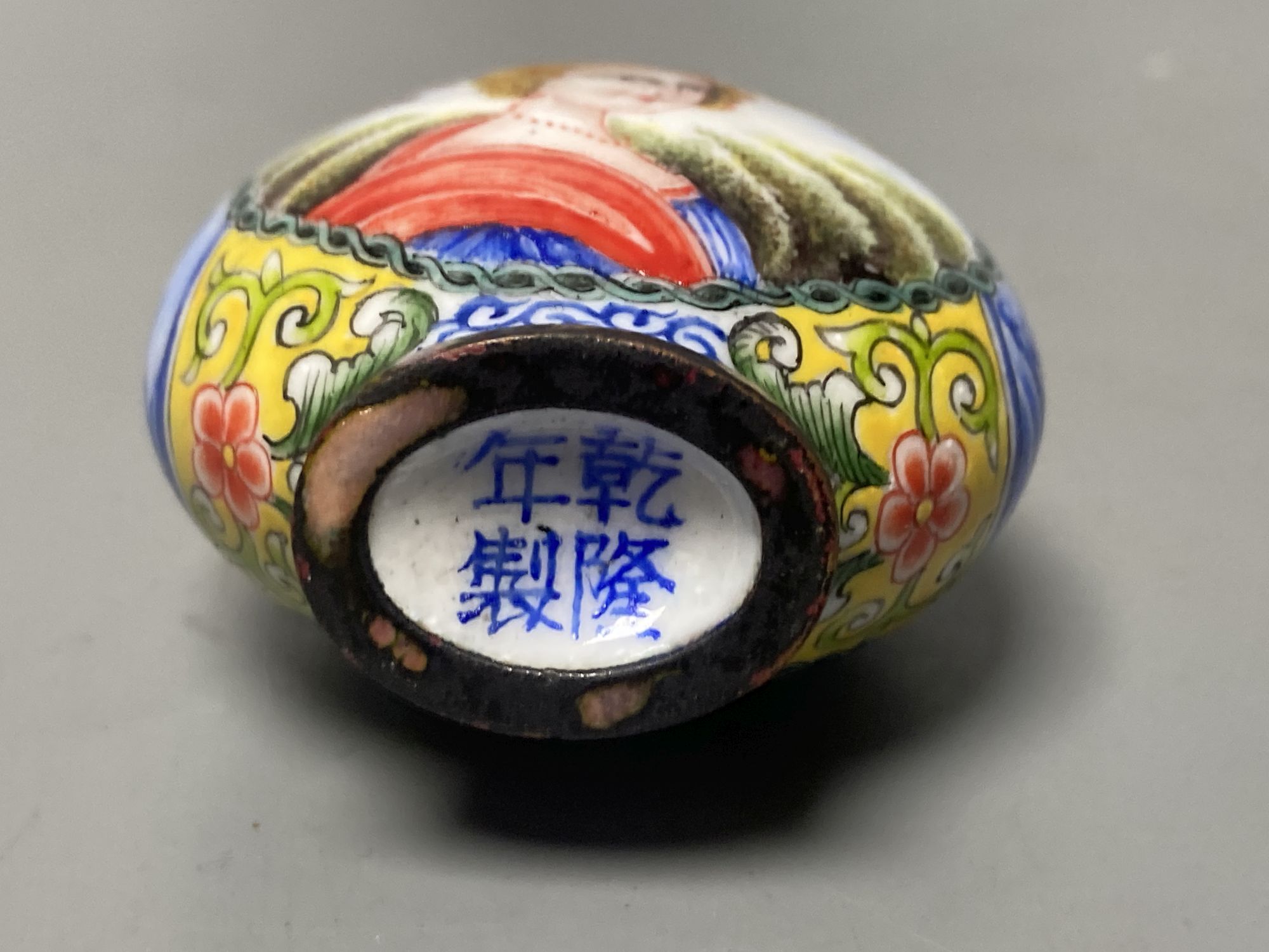A Chinese enamel on copper snuff bottle, height 6.5cm